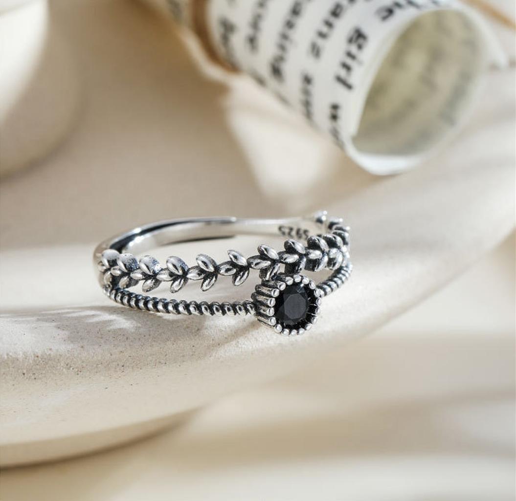 S925 Sterling Silver Black Cubic Zirconia Leaf Ring for Women, a Unique and Stylish Design, Perfect for the Index Finger with Fashionable and Individualistic Appeal